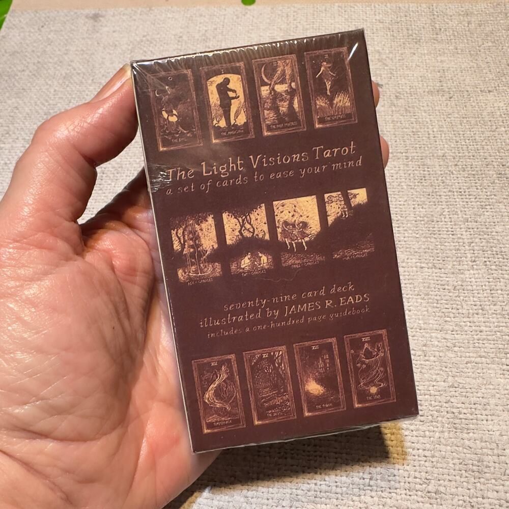 The Light Vision Tarot - Picture 2 of 3